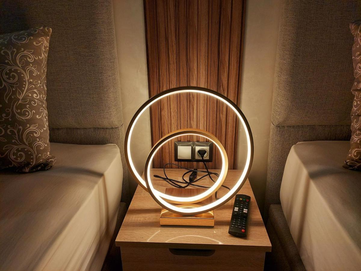 Modern Apartment Opposite The Hassan2 Mosque, Very Well Equipped And Stylish, 85 M2 With Gym And Direct Sea View With Underground Garage , Prohibits Unmarried Couples Of Arab Origin 카사블랑카 외부 사진