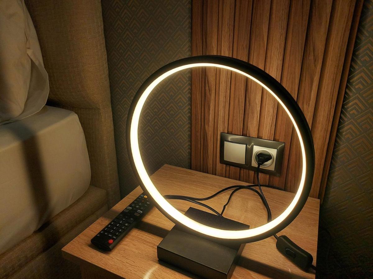 Modern Apartment Opposite The Hassan2 Mosque, Very Well Equipped And Stylish, 85 M2 With Gym And Direct Sea View With Underground Garage , Prohibits Unmarried Couples Of Arab Origin 카사블랑카 외부 사진